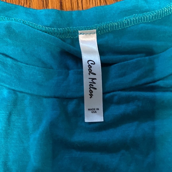 Medium Teal Floral Pattern Crew Neck Long Length Short Sleeve Shirt - Picture 7 of 7